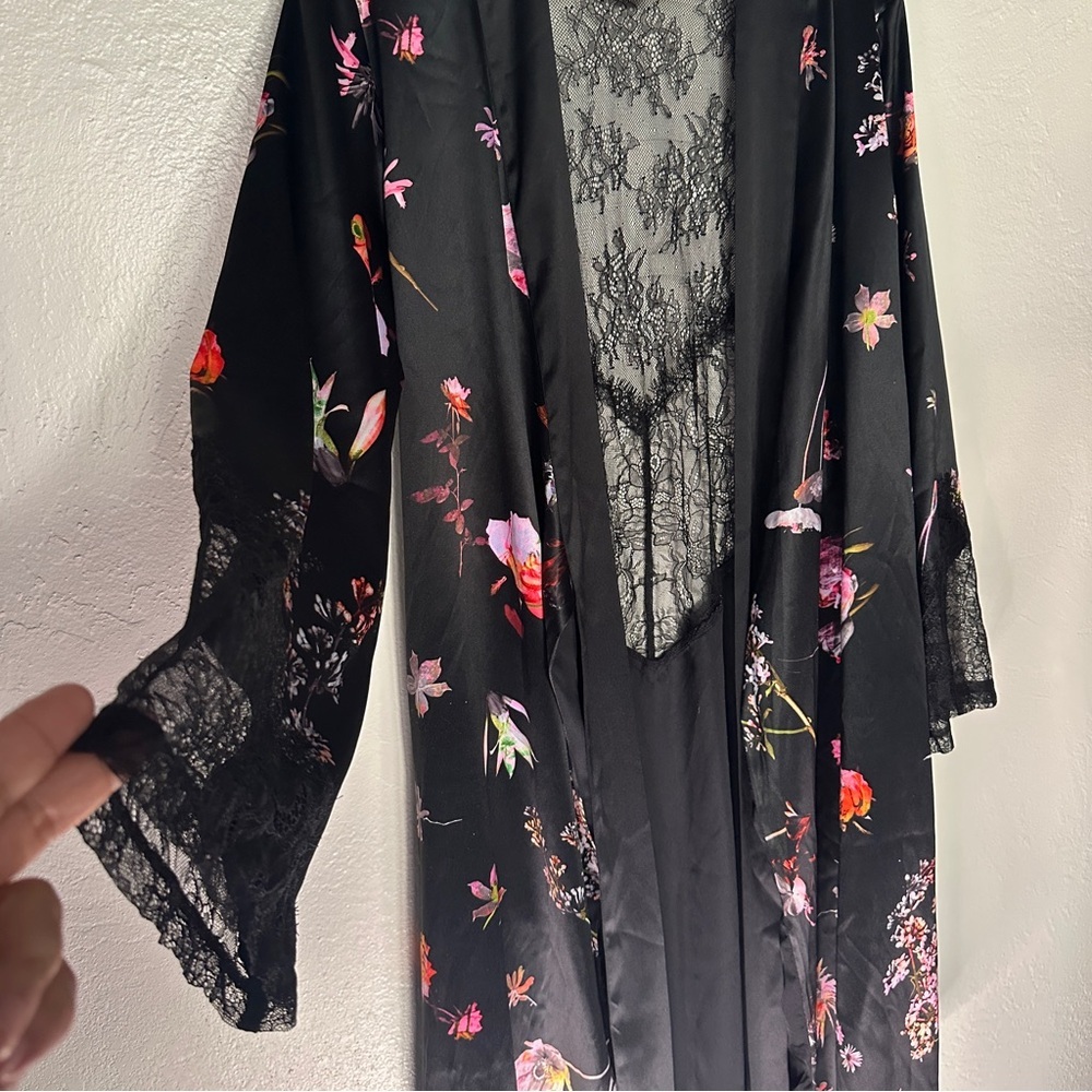Victoria's Sectet Floral Lace Chantilly Kimono Robe Size XS/S - Picture 7 of 16
